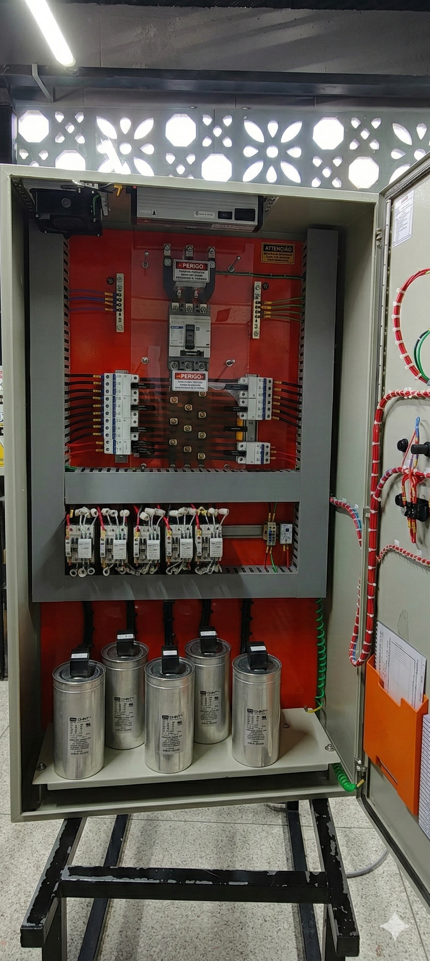 Painéis elétricos e elétrica predial – Valverde Serviços